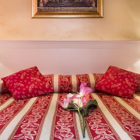 Domus Trevi Bed & Breakfast