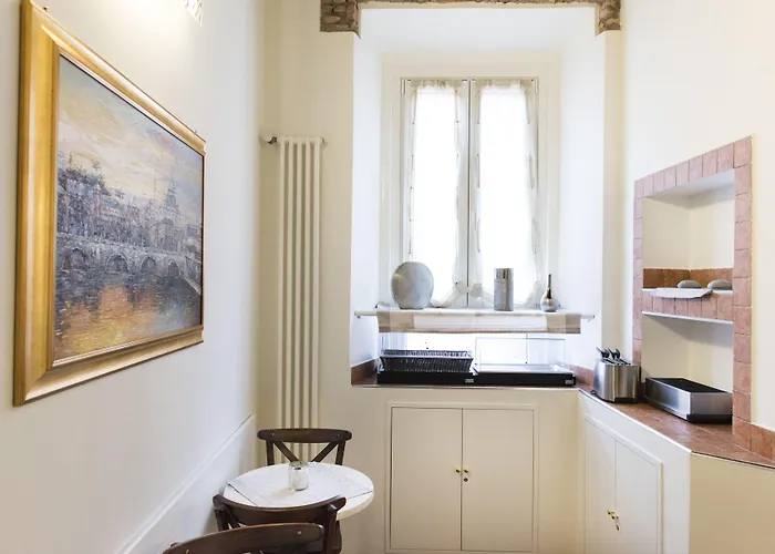 Domus Trevi Bed & Breakfast 4*