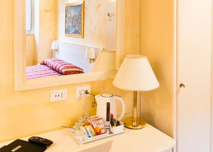 Domus Trevi Bed & Breakfast 4*