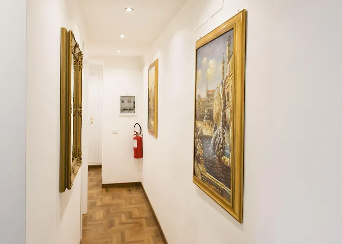 Domus Trevi לינה וארוחת בוקר 4*