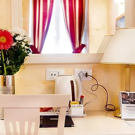 Domus Trevi فندق مبيت وإفطار 4*