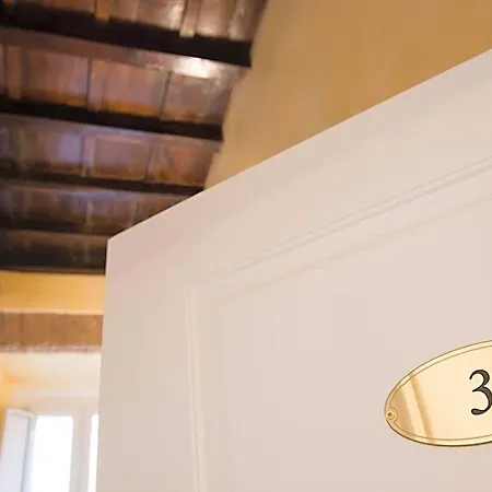 Domus Trevi فندق مبيت وإفطار 4*