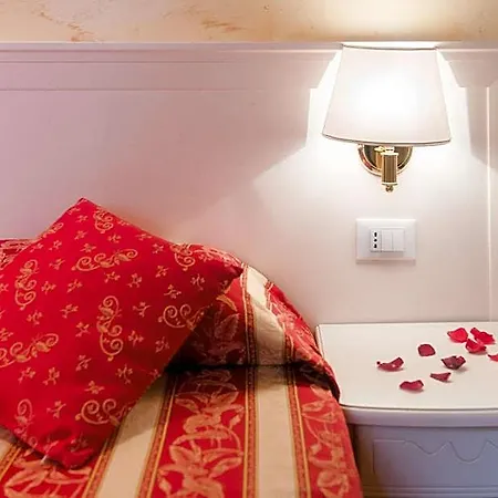 Domus Trevi Bed & Breakfast