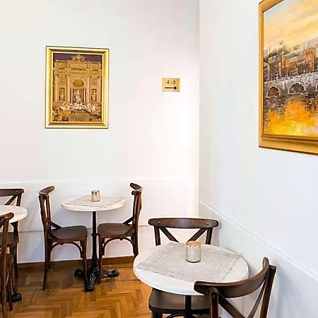 Bed & Breakfast Domus Trevi 4*