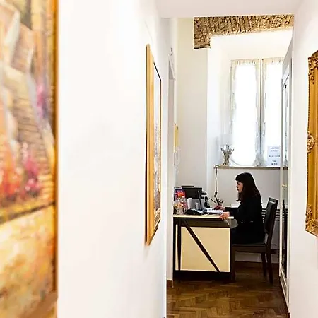 Domus Trevi Bed & Breakfast