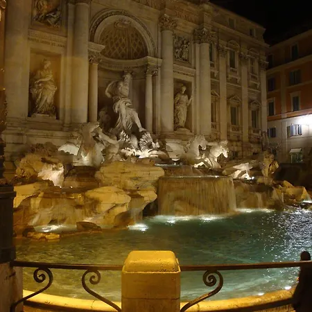 Domus Trevi לינה וארוחת בוקר רומא