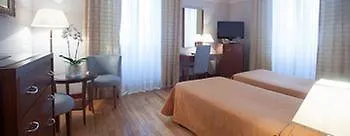 לינה וארוחת בוקר Domus Trevi 3*