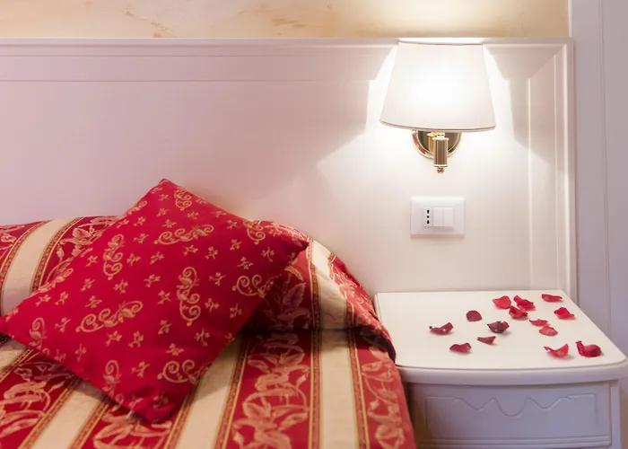 Domus Trevi Bed and Breakfast 4*