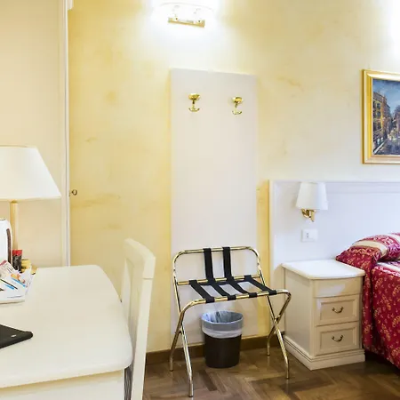 Domus Trevi Couette-café Rome