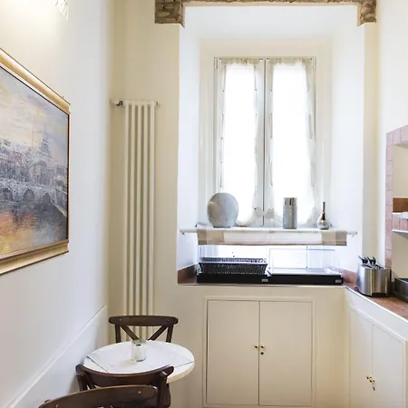 Domus Trevi Couette-café 4*