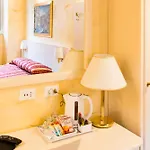 Domus Trevi Bed & Breakfast 4*