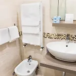Domus Trevi Nocleg ze śniadaniem 4*