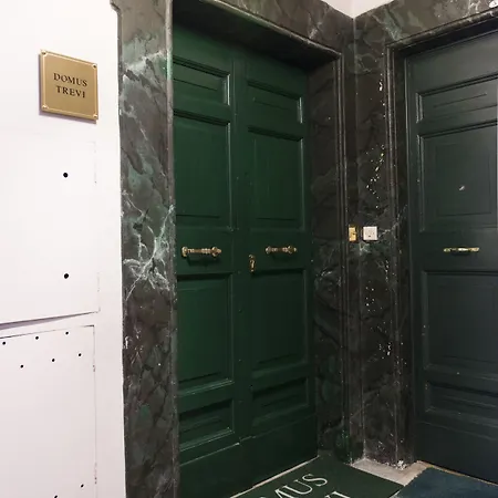 Domus Trevi Bed & Breakfast 4*