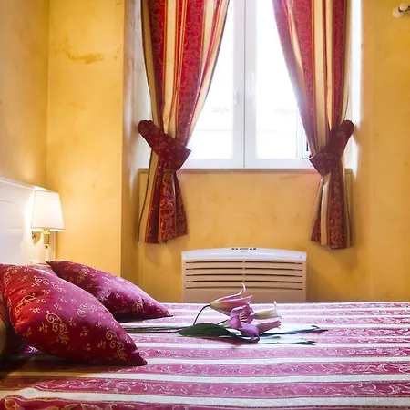 Bed & Breakfast Domus Trevi 4*